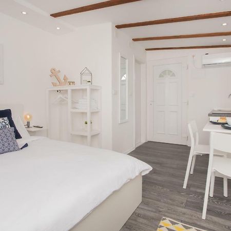 Studio Apartment Skatula Skradin Exterior photo