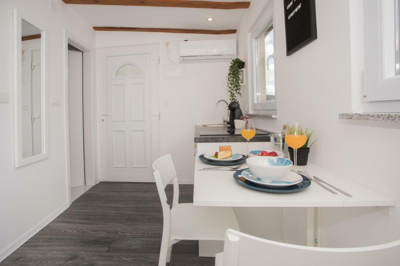 Studio Apartment Skatula Skradin Exterior photo