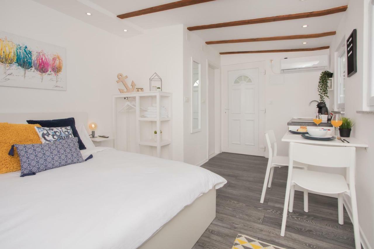 Studio Apartment Skatula Skradin Exterior photo