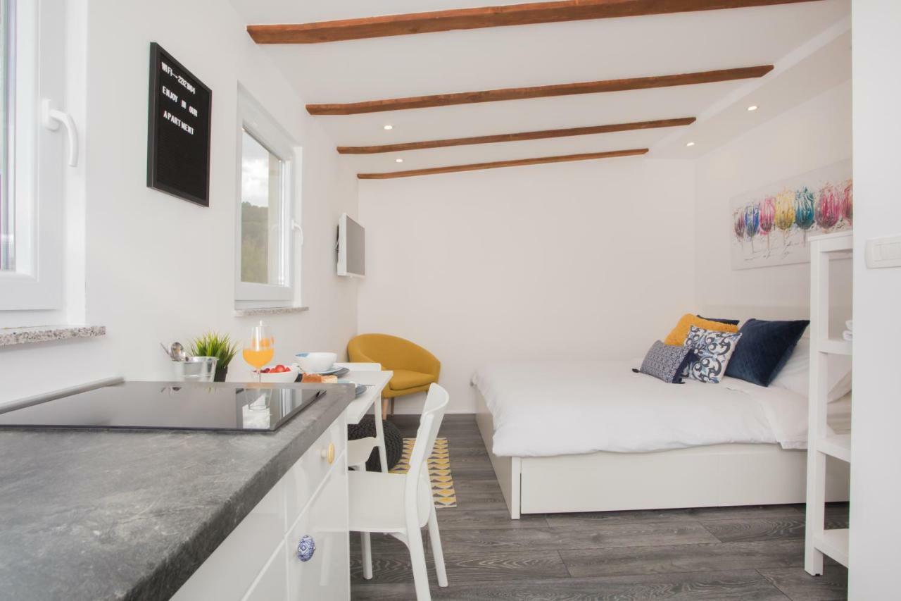 Studio Apartment Skatula Skradin Exterior photo