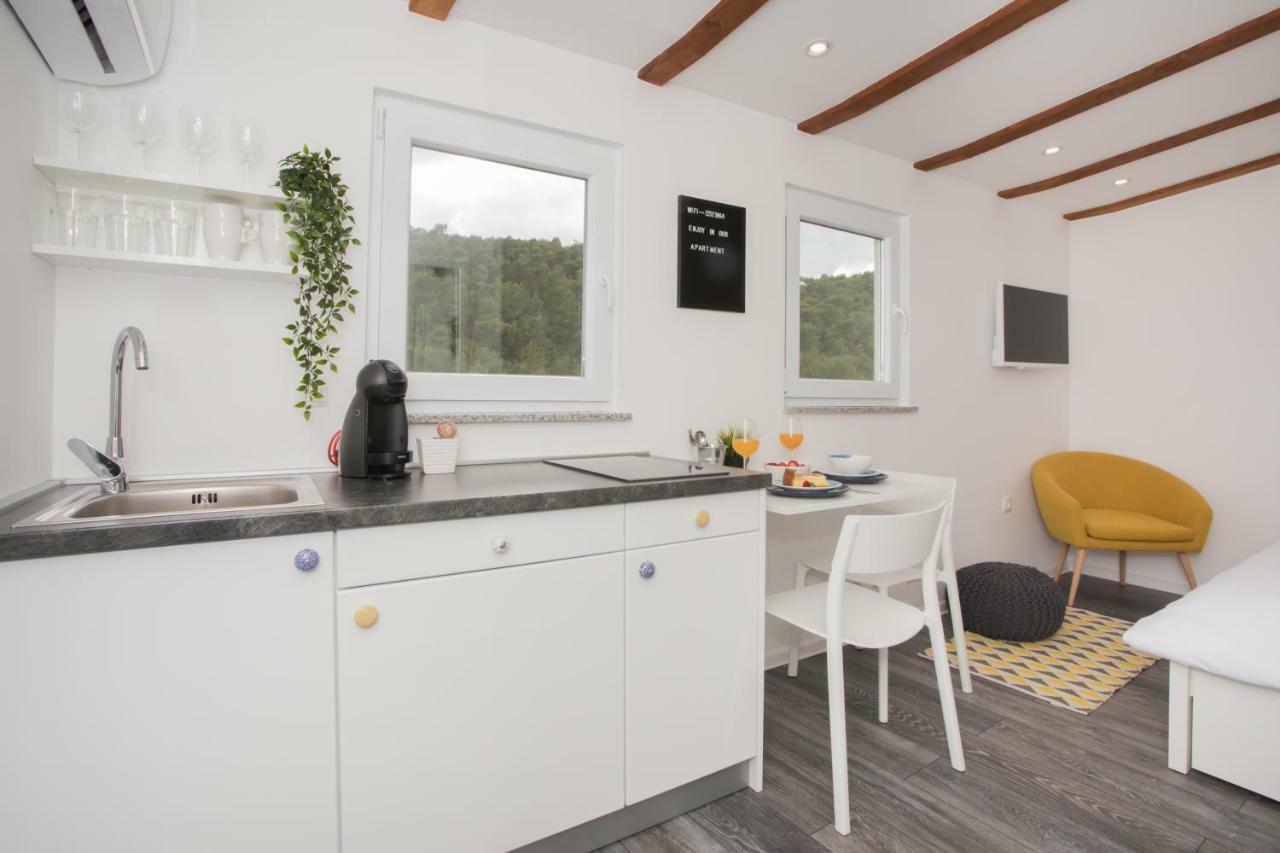 Studio Apartment Skatula Skradin Exterior photo