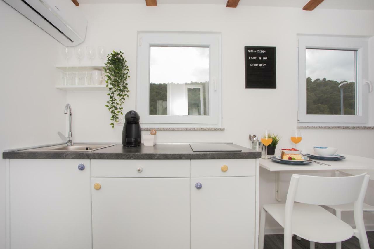 Studio Apartment Skatula Skradin Exterior photo